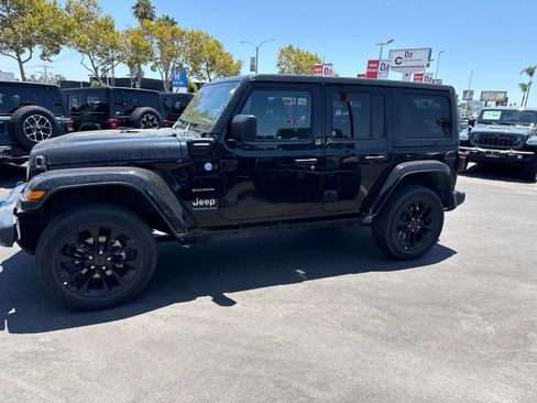 Used 2024 Jeep Wrangler Unlimited Sahara AWD/4WD image 28