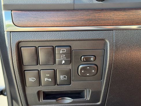 Used 2020 Toyota Land Cruiser AWD/4WD image 28