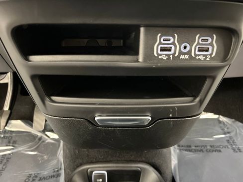 Used 2025 Chrysler Pacifica Select FWD image 46