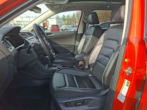 Used 2019 Volkswagen Tiguan SEL Premium image 11