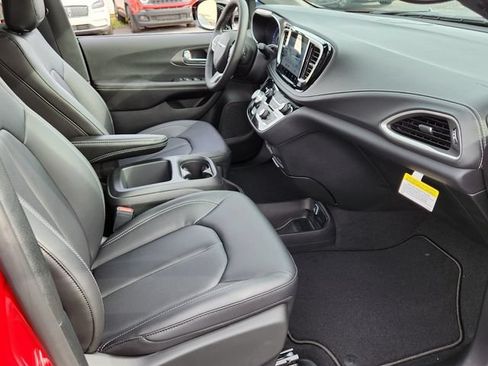 New 2026 Chrysler Pacifica Select FWD image 15