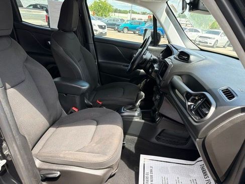 Used 2018 Jeep Renegade Altitude FWD image 20