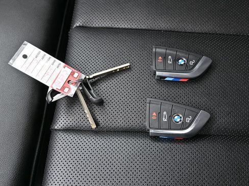 Used 2022 BMW 330e w/ M Sport Package RWD image 29