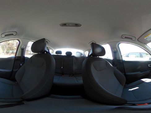 Used 2025 Kia K4 LXS image 43