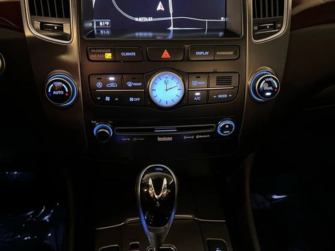 Used 2011 Hyundai Equus Signature RWD image 20