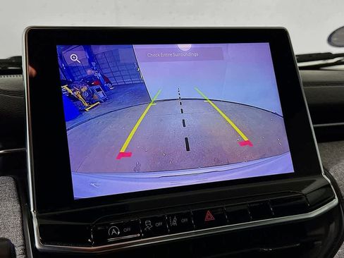 Used 2024 Jeep Compass Latitude image 28