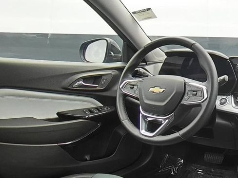 Used 2025 Chevrolet Trax LT w/ LT Convenience Package FWD image 21