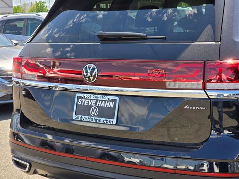 Used 2024 Volkswagen Atlas SE AWD/4WD image 13
