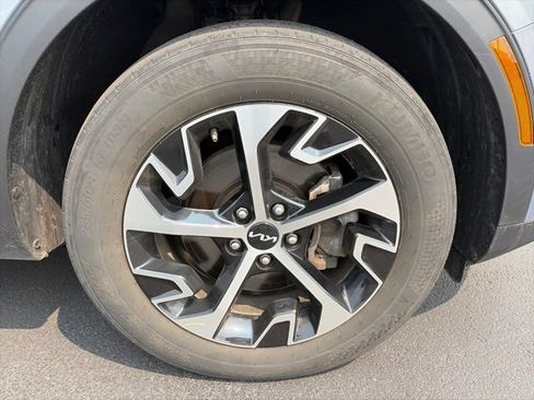 Used 2024 Kia Sportage EX AWD/4WD image 2