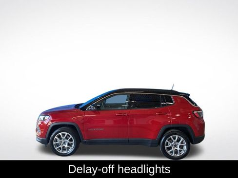 Used 2025 Jeep Compass Limited image 16