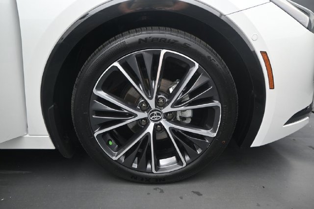 Used 2024 Toyota Prius Limited w/ Limited Premium Package FWD image 16