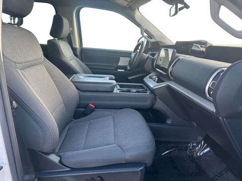 Used 2025 Ford Expedition Active image 16