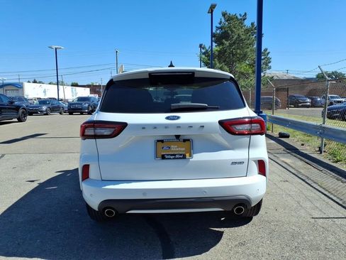 Used 2023 Ford Escape ST-Line w/ Tech Pack #1 AWD/4WD image 8