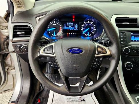 Used 2016 Ford Fusion SE FWD image 13