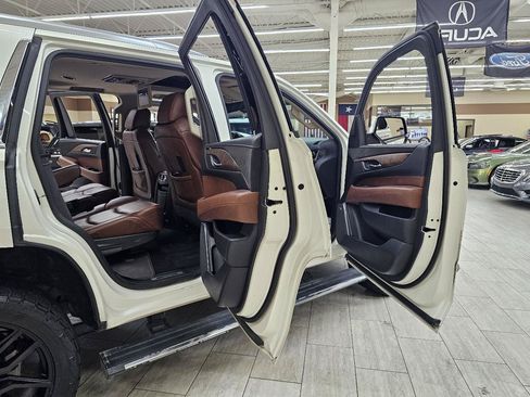 Used 2015 Cadillac Escalade Premium AWD/4WD image 17