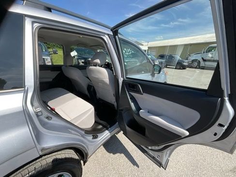 Used 2015 Subaru Forester 2.5i w/ Alloy Wheel Package AWD/4WD image 15