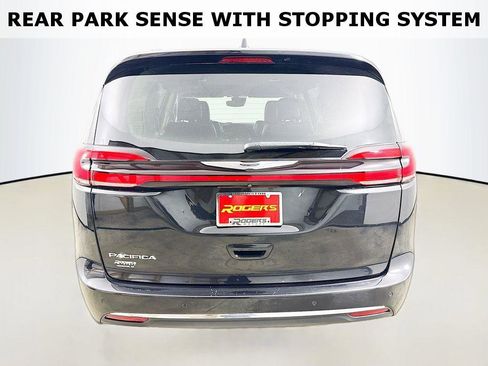 Used 2022 Chrysler Pacifica Touring-L image 6