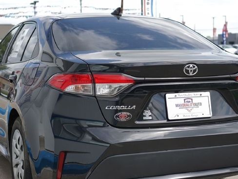 Used 2021 Toyota Corolla LE image 4