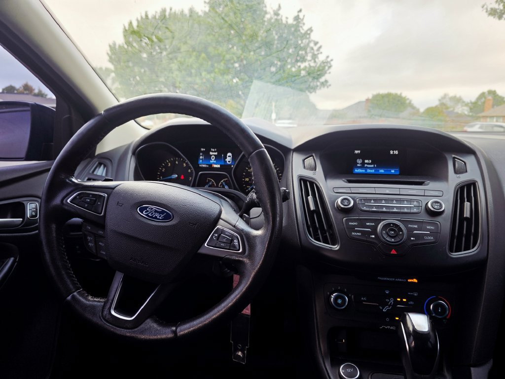 Used 2015 Ford Focus SE w/ SE Sport Package FWD image 37