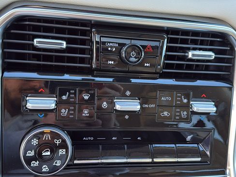 Certified 2025 Nissan Armada Platinum Reserve image 15