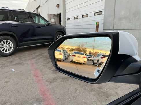 Used 2025 Hyundai Elantra Limited image 20