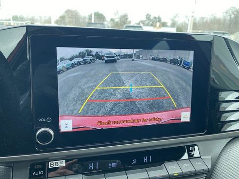 Used 2025 Toyota Camry SE image 17