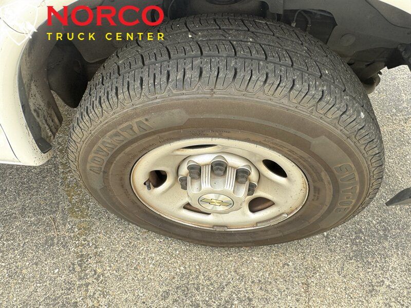 Used 2021 Chevrolet Express 3500 LS RWD image 16