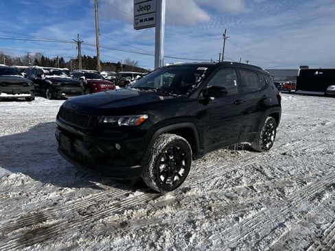 New 2026 Jeep Compass Latitude image 1
