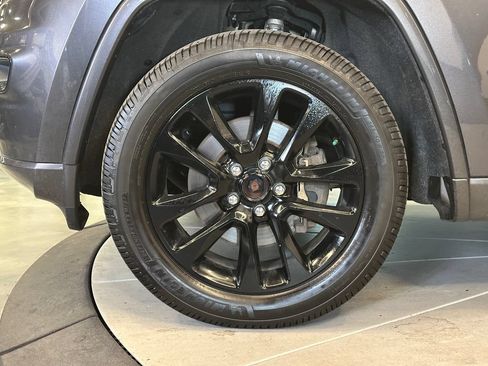 Used 2021 Jeep Grand Cherokee Laredo X AWD/4WD image 26