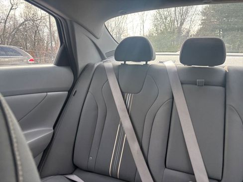 Used 2025 Hyundai Elantra SEL image 40