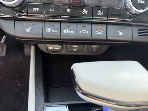 Certified 2024 Hyundai Elantra Limited image 29