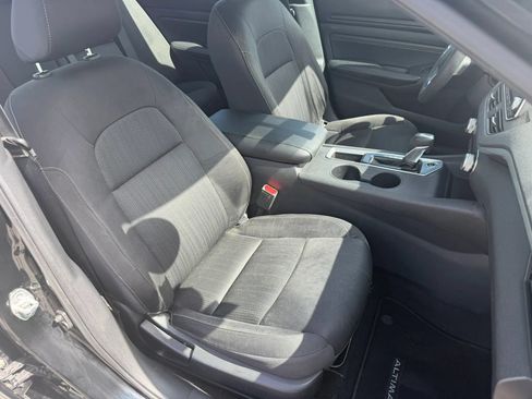 Used 2020 Nissan Altima 2.5 S FWD image 11