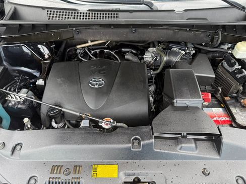 Used 2018 Toyota Highlander XLE AWD/4WD image 31