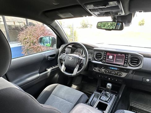 Used 2022 Toyota Tacoma TRD Off-Road w/ Technology Package AWD/4WD image 25