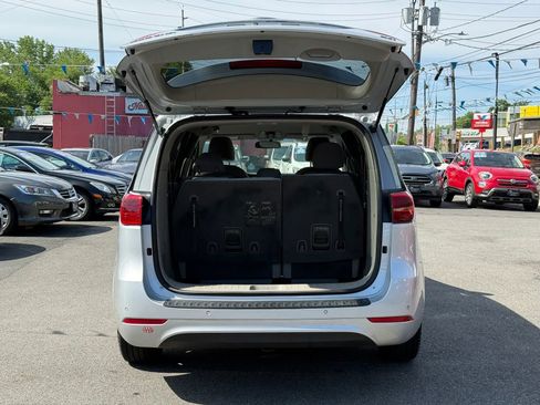 Used 2016 Kia Sedona LX w/ LX Convenience Package FWD image 10