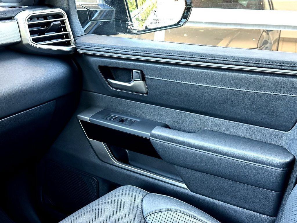 Used 2025 Toyota Tundra Limited AWD/4WD image 25