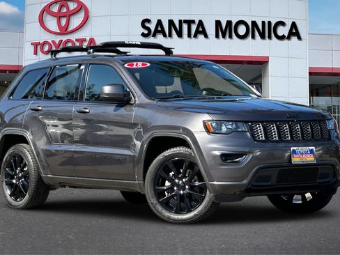 Used 2018 Jeep Grand Cherokee Altitude RWD image 2