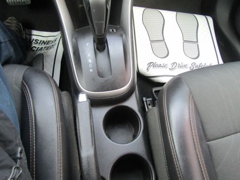 Used 2019 Chevrolet Trax LT w/ LT Convenience Package image 11