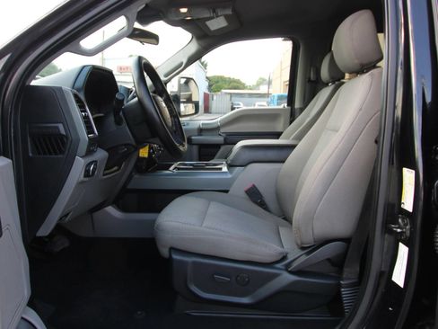 Used 2021 Ford F250 XLT w/ XLT Premium Package AWD/4WD image 9