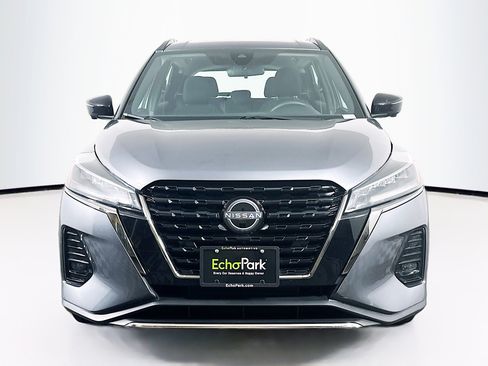 Used 2024 Nissan Kicks SR image 2