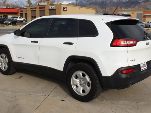 Used 2017 Jeep Cherokee Sport w/ Cold Weather Group image 31