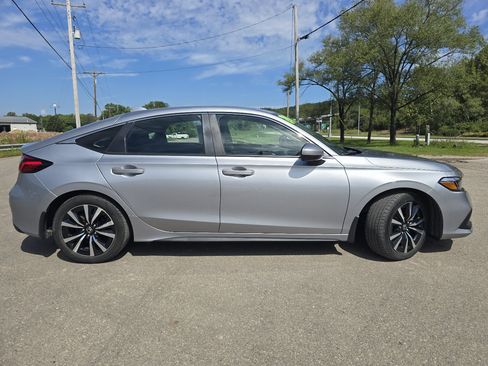 Used 2024 Honda Civic EX-L image 17