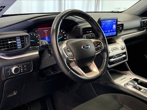 Used 2022 Ford Explorer XLT image 14