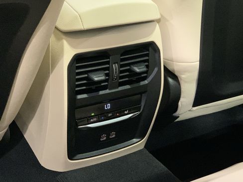 Used 2025 BMW 330i Sedan w/ Convenience Package image 30