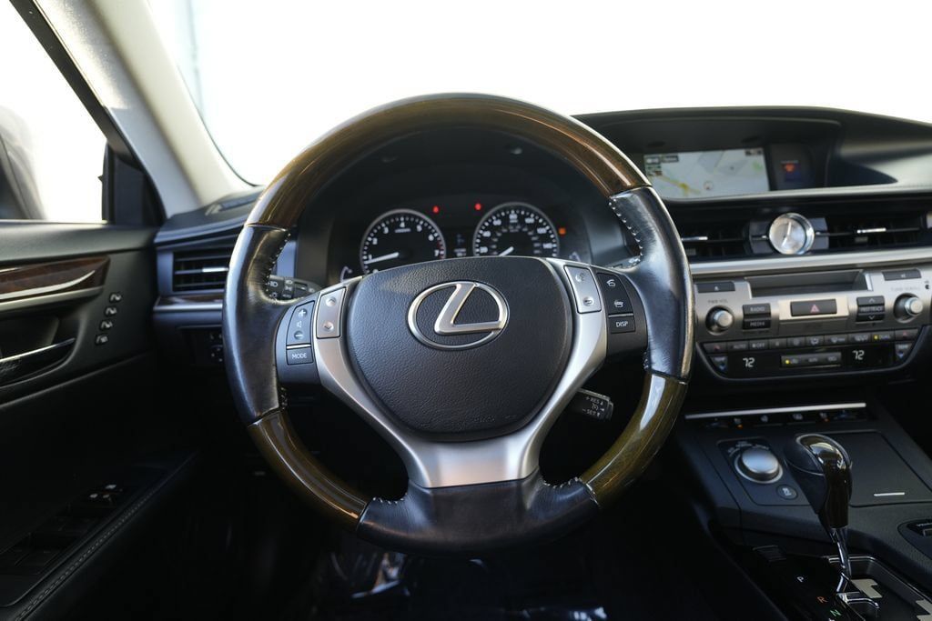Used 2015 Lexus ES 350 w/ Ultra Luxury Package FWD image 46