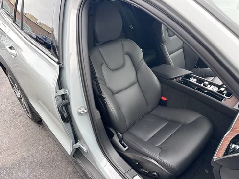 Used 2025 Volvo V60 B5 Cross Country Plus image 36