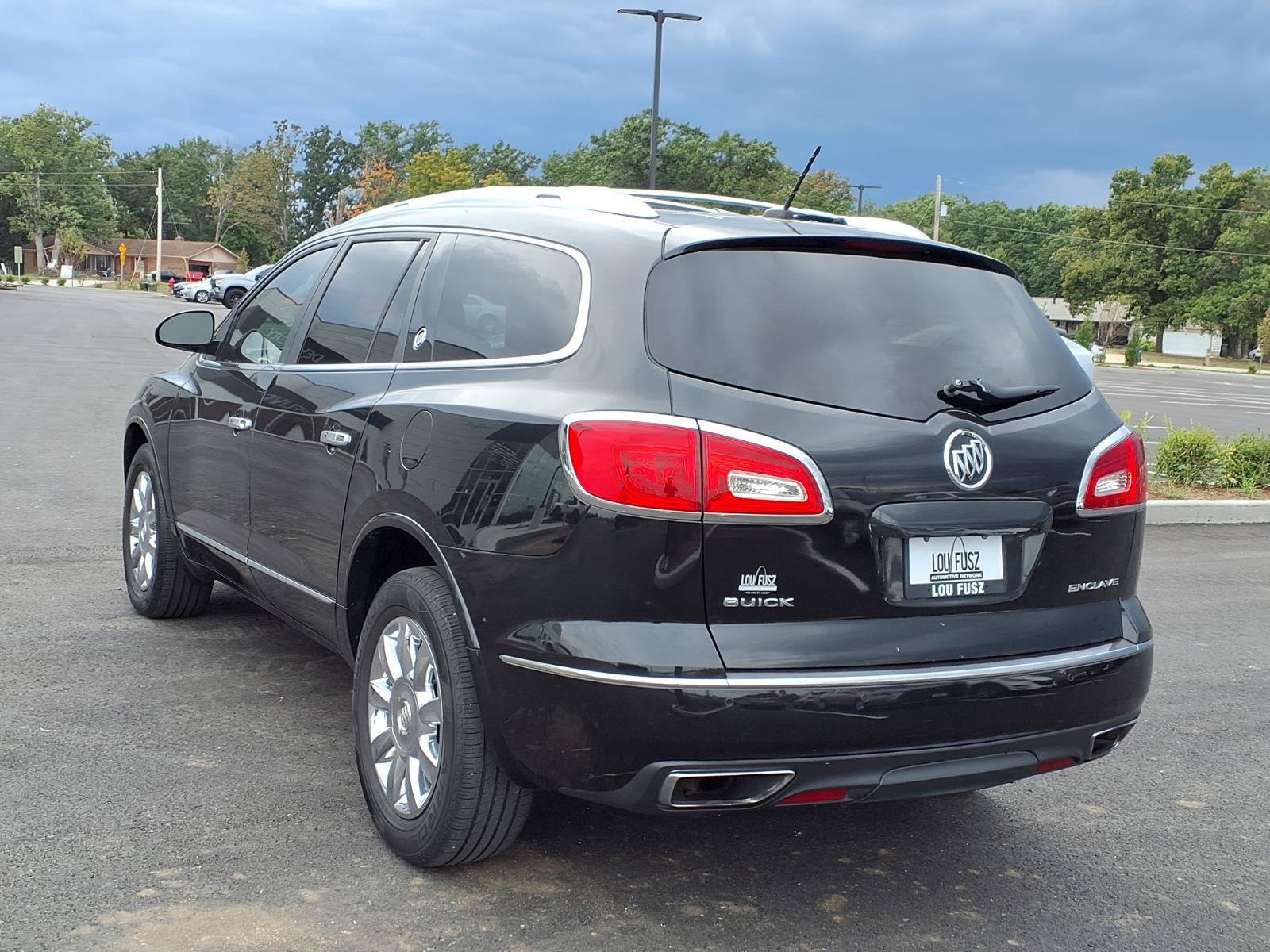 Used 2015 Buick Enclave Leather FWD image 2