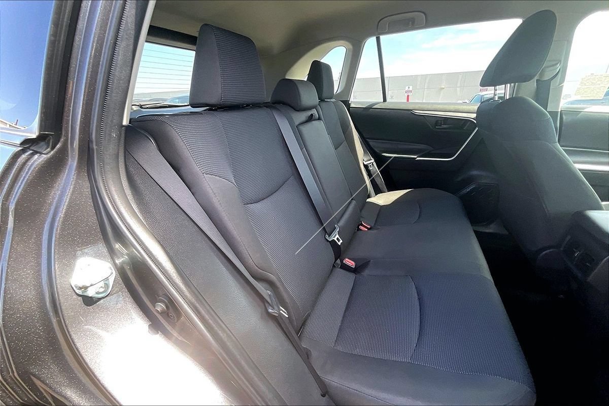 Used 2024 Toyota RAV4 LE AWD/4WD image 27