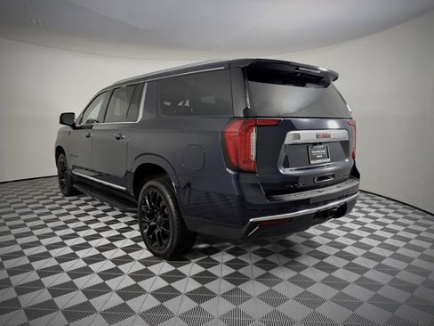 Used 2023 GMC Yukon XL SLT w/ SLT Premium Package image 3