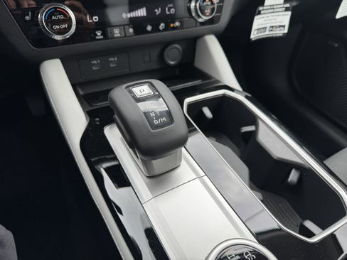 New 2025 Mitsubishi Outlander SE image 22